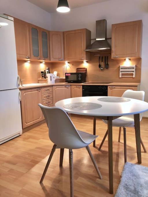 Modern & Cozy Apartment Near Hockey & Football Arena Bratislava Esterno foto