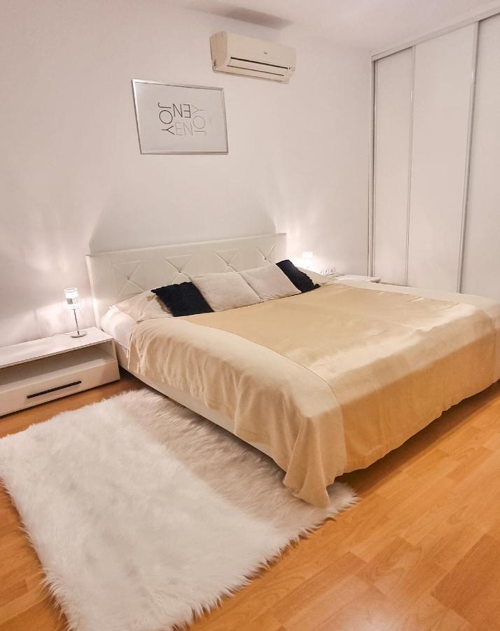 Modern & Cozy Apartment Near Hockey & Football Arena Bratislava Esterno foto